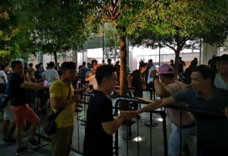 Huawei gifting free power banks to Apple