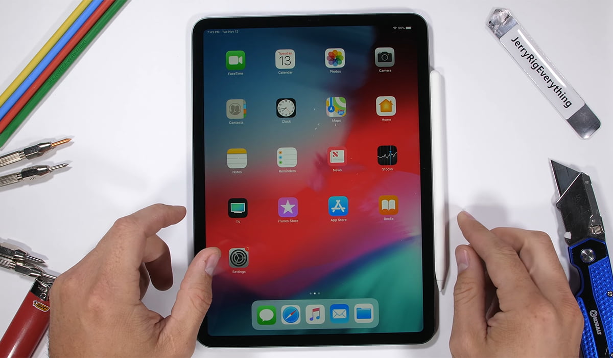Apple Admits That Some Ipad Pros Ship Bent, Says It'S No Big Deal 2 Apple Ipad Pro 2018 Bend Test