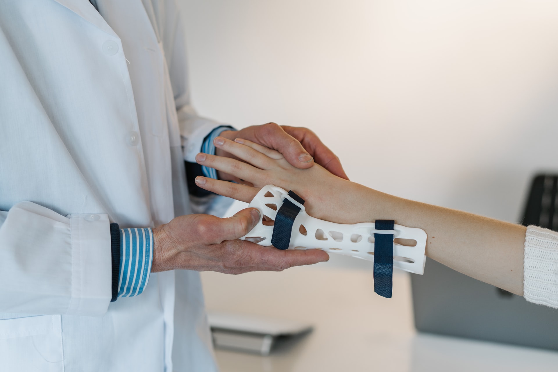 4 Highly-Paid Medical Specialties Around The Globe 2 A Doctor Putting Support On A Female'S Arm