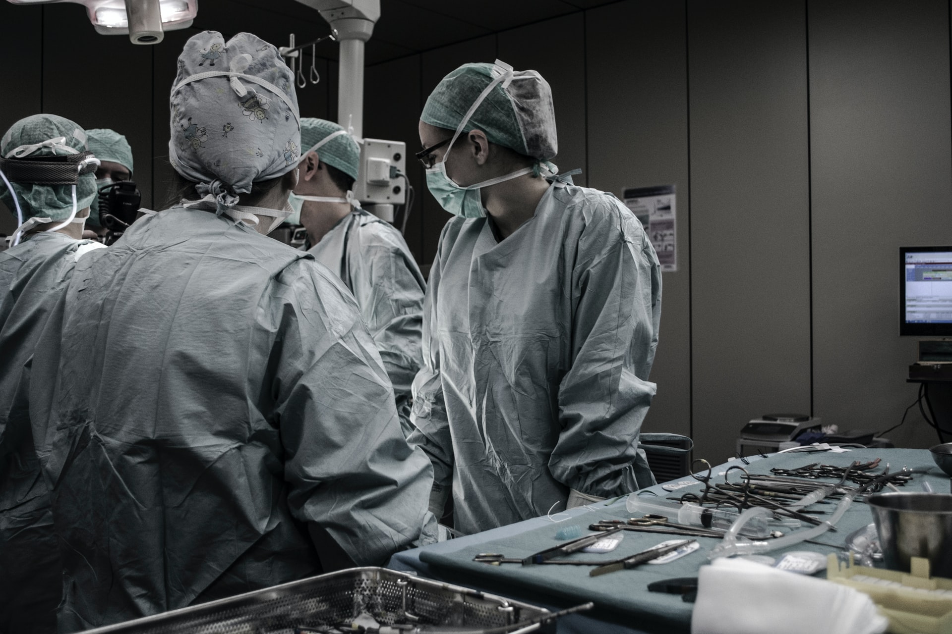 4 Highly-Paid Medical Specialties Around The Globe 3 Operating In A Hospital