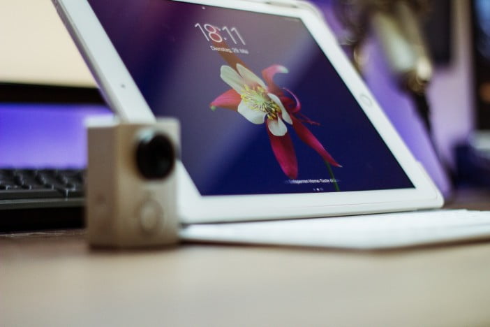 5 Uses For Old Android And Ios Devices 4 A Photo Of Ipad On A Table With Lockscreen On
