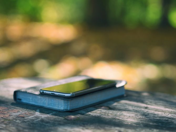 Here’s Why You Might Never See Removable Batteries In Smartphones Again 3 A Photo Of Iphone 6S On A Book