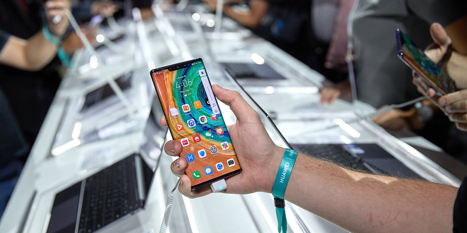 Top 10 Upcoming Smartphones 6 Huawei Mate 30 Pro In Hands At Huawei Event