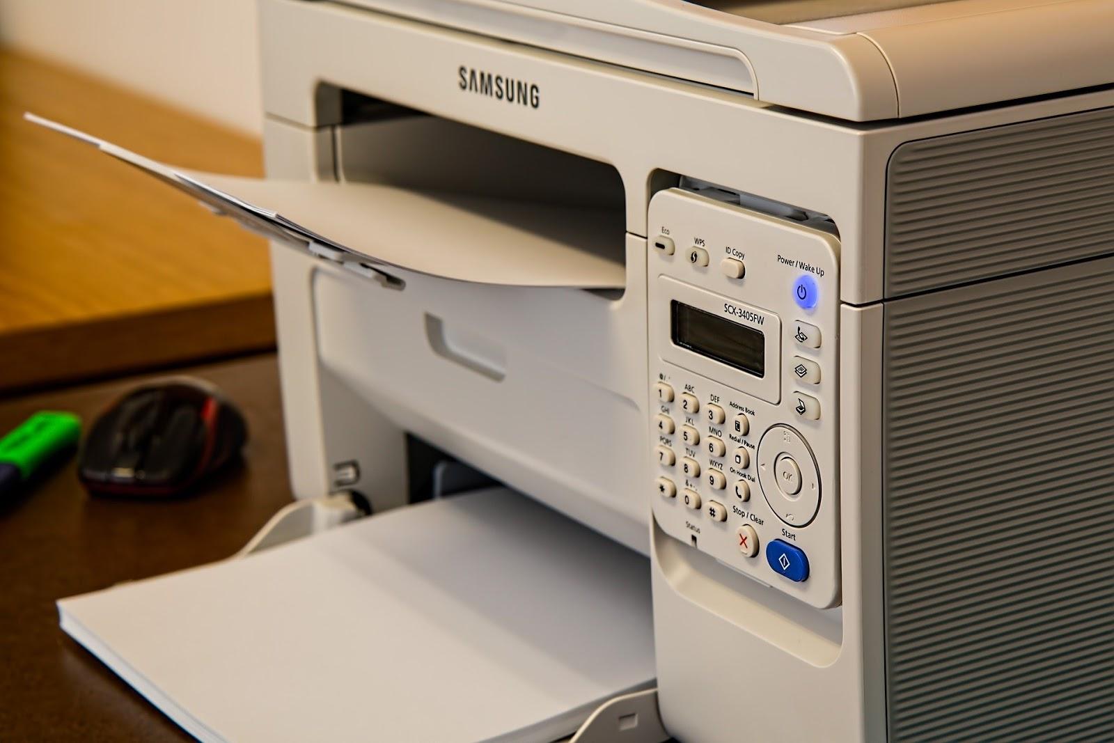 businesses still send faxes