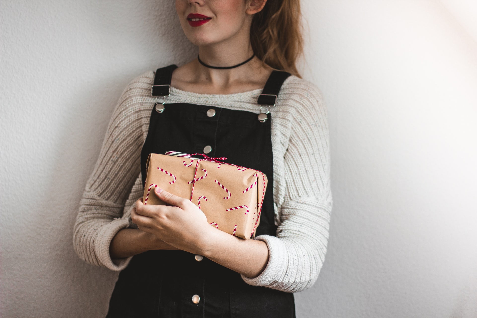 A women holding a gift