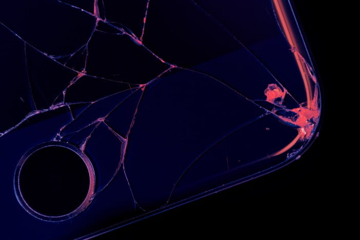 Common Smartphone Issues And Their Respective Solutions 2 Broken Screen Black Smartphone Photo